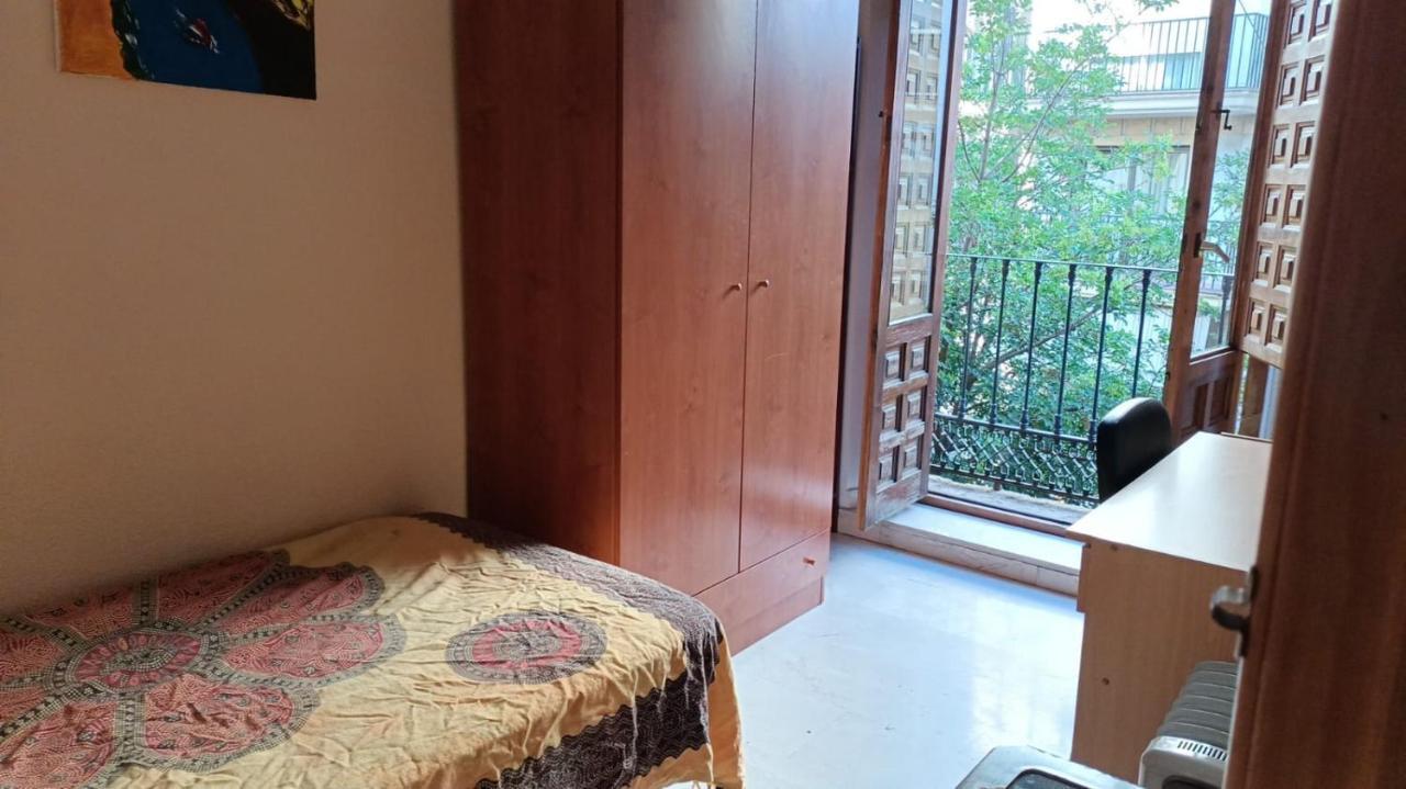 Single Room In Center Of Granada Exterior foto
